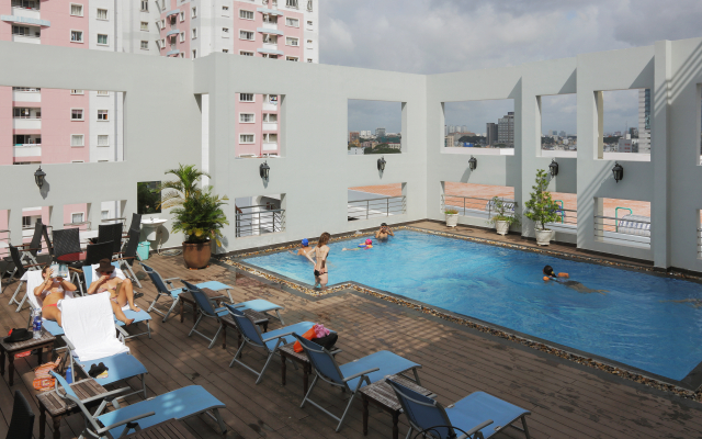 Huazhu Hotel (华住酒店)
