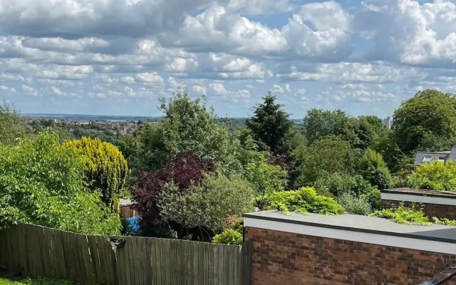 Nottingham 2-bed House, Sleeps 4, Pet Friendly