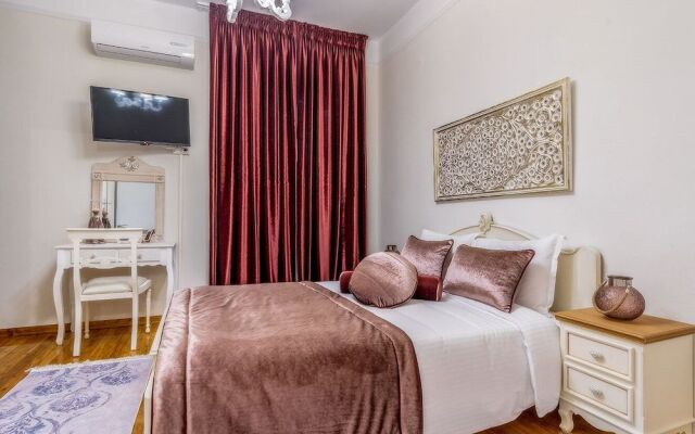 Acropolis Deluxe Apt Must