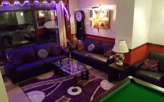 Bukhari Hotel