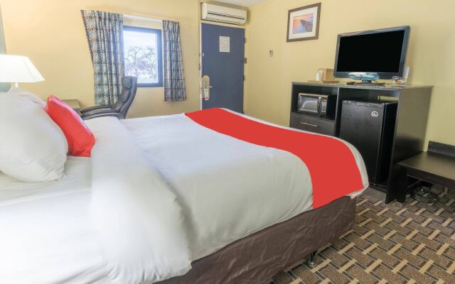 OYO Hotel Knoxville TN Cedar Bluff I-40