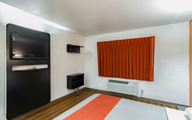 Motel 6 Anaheim, CA