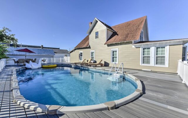 Charming Wildwood Hideaway w/ Private Pool & Deck!