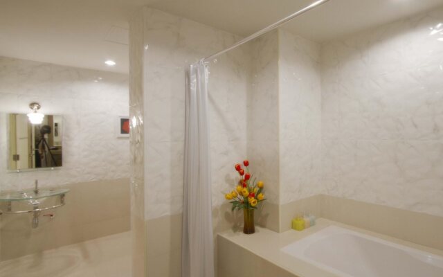 Ayara Grand Palace Hotel