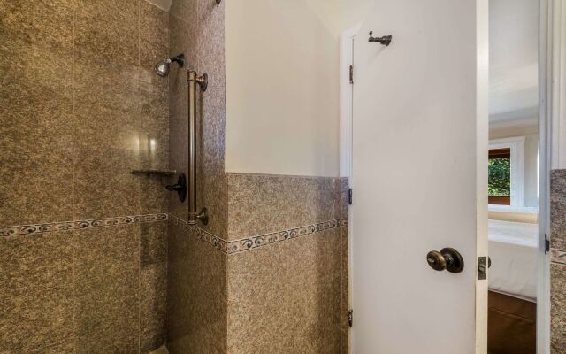 Clarion Collection Carmel Oaks Inn