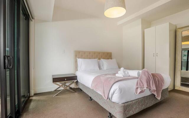 Bright & Modern Auckland Cbd Apartment