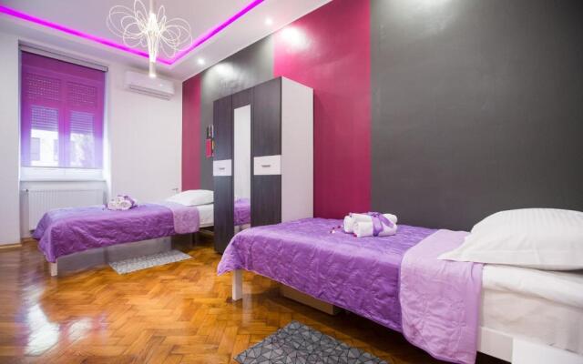 Apartment Center Four stars