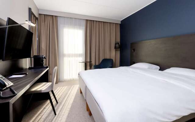Park Inn by Radisson Oslo Airport Hotel West