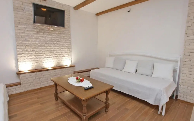 Apartment 772