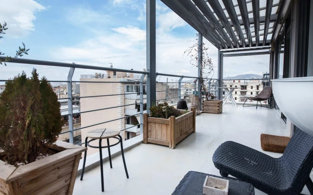 Penthouse w 360 View of Athens and Gym