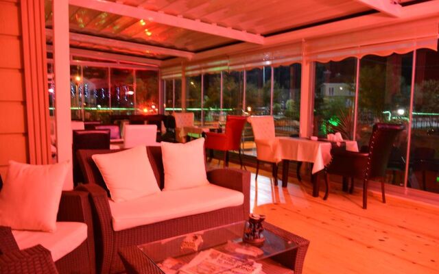 Assortie La Villa Hotel