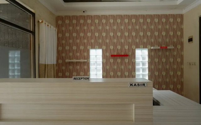 RedDoorz near Millenium Waterpark Palu