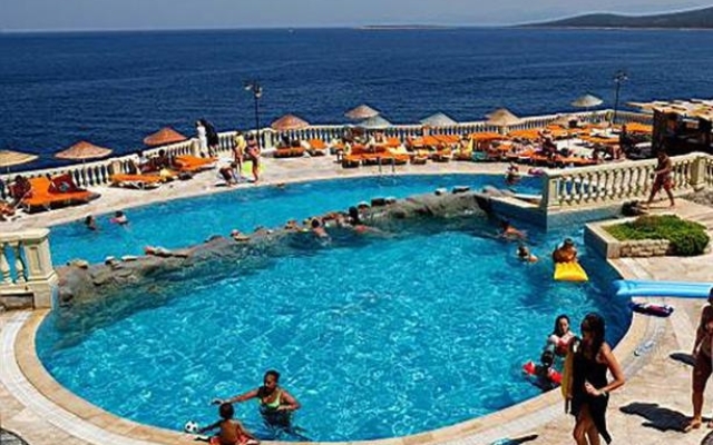 Green Beach Resort Hotel