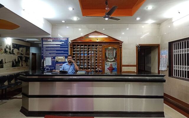 Spot On 45084 Hotel Navaratna Deluxe