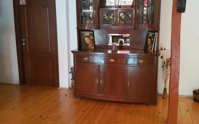 The Old House guest rooms and apartament