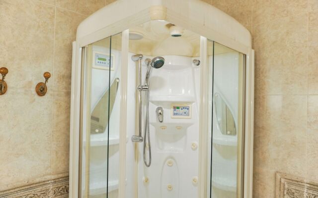 Luxurious And Strategic 4Br Da Vinci Apartment