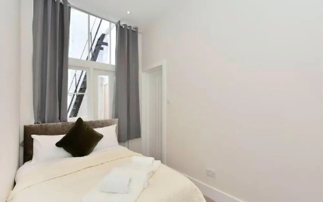 South Kensington Flat 3 Bedrooms & Outdoor Terrace