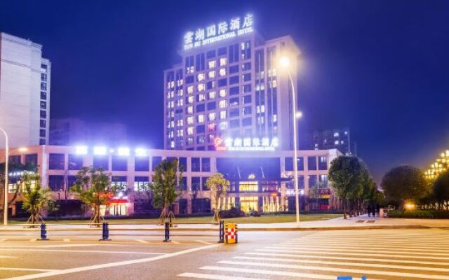 Yun Hu International Hotel (Chongqing South High-speed Railway Station Liangping)