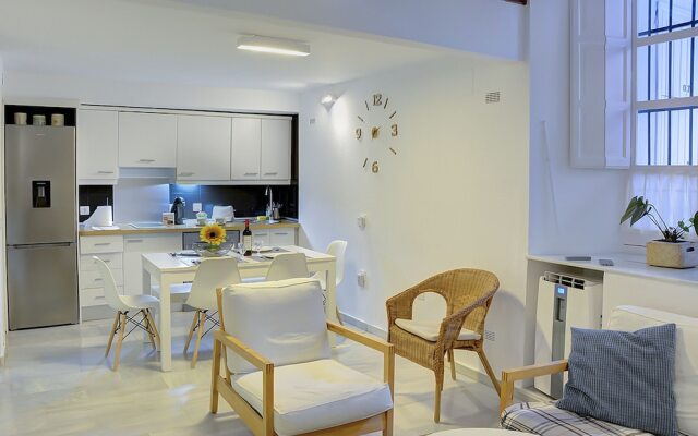 Deluxe Apartment San Isidoro