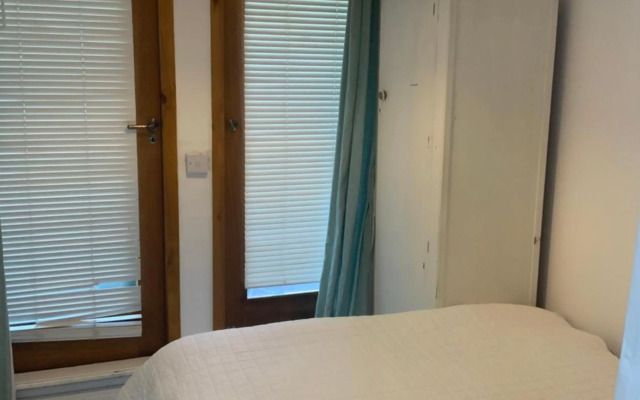Self Contained Rooms in Central Torquay