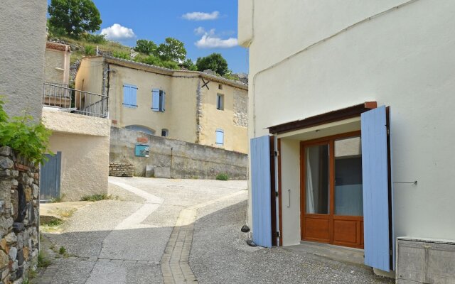 Quaint Holiday Home in Languedoc-roussillon With Garden