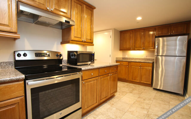 Hosteeva French Quarter Luxury Condo