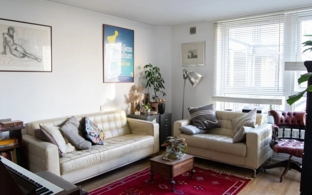 1 Bedroom Flat near DLR