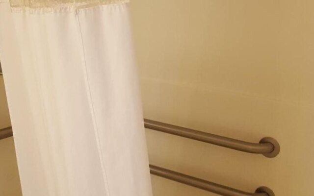 Flat Creek Inn And Suites