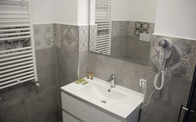 Re Carlo Rooms