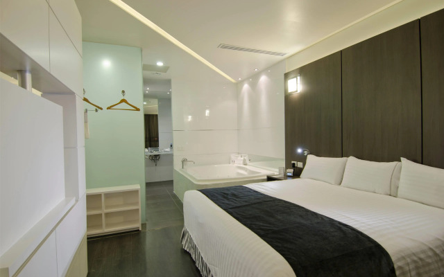 Ramada Encore by Wyndham Guadalajara Sur
