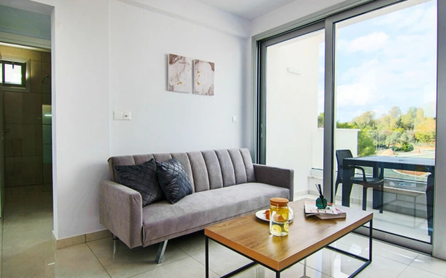 Phaedrus Living: Seaside Executive Flat Harbour 204