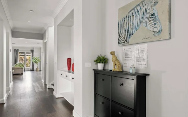 StayAU Contemporary 5BRM Families Home Point Cook