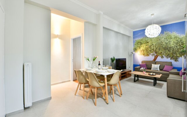 Fresh & renovated apartment next to metro station