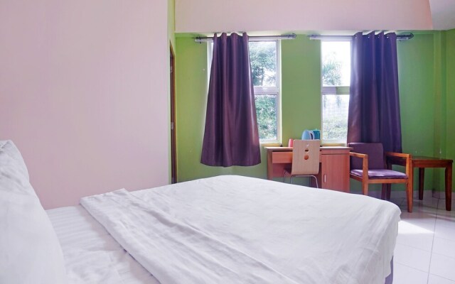 Hotel Night Queen salak Tinggi