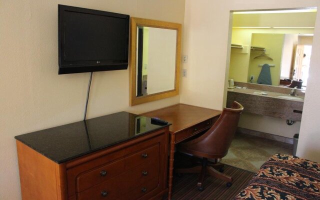 Travelers Inn