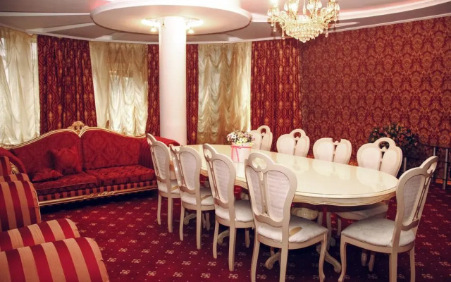 Golden Palace Resort and Spa