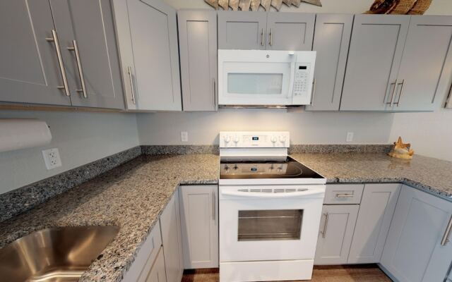 41ir: Beach  3 Bedroom Condo