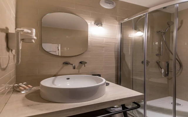 Hotel Mrak 4*