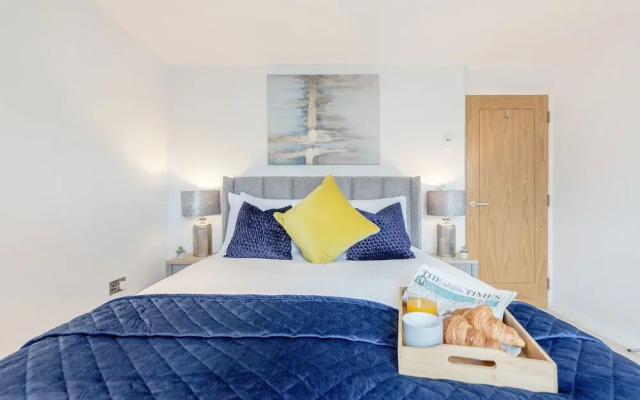 Spacious Apartment In The Heart Of Windsor