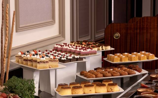 GoldenEye Hotel & Casino