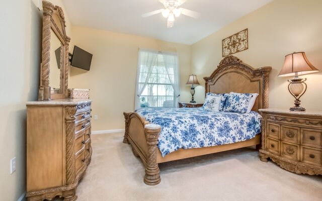 Villa Manuel Lakeview  3 Bedroom Condo by RedAwning