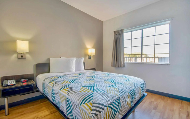 Studio 6 Port Arthur, TX - SE