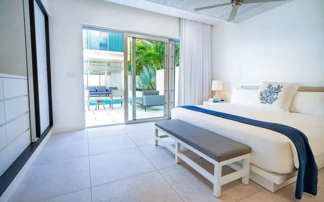 Luxurious Oceanfront Villa Infinity Pool Views