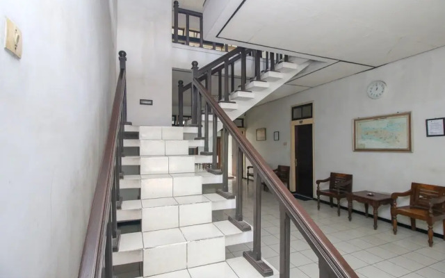 Airy Stasiun Balapan Monginsidi 106 Solo