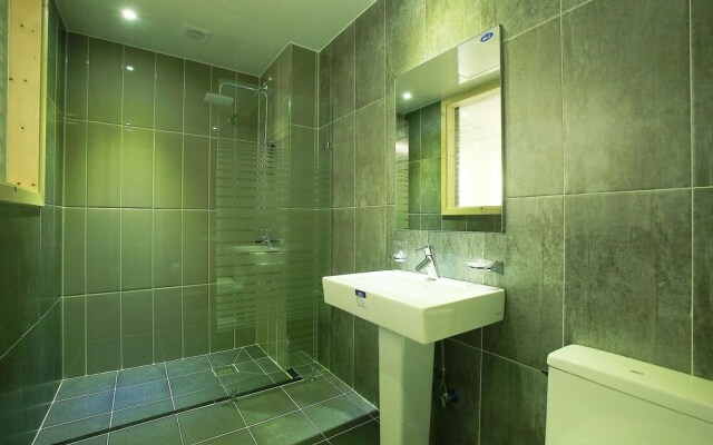 Suwon City Hall Station La Mer