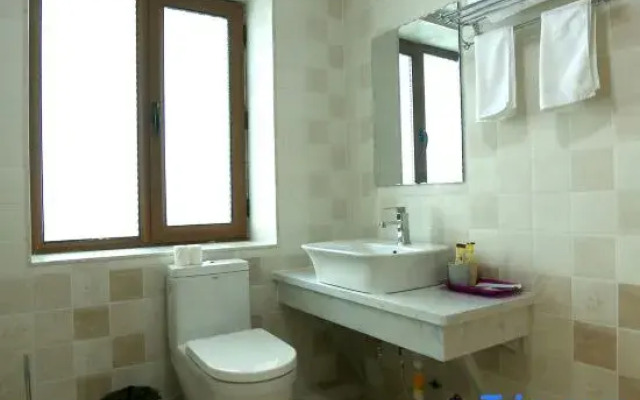 Wuchang Baoli Business Hotel