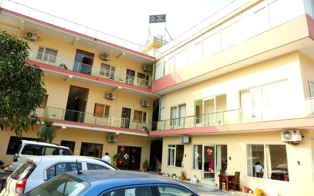 Tapovan New Residency (5 minutes walk to Laxman jhula)