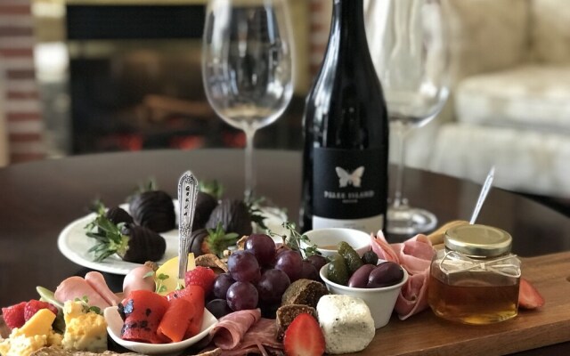 Tattingstone Inn