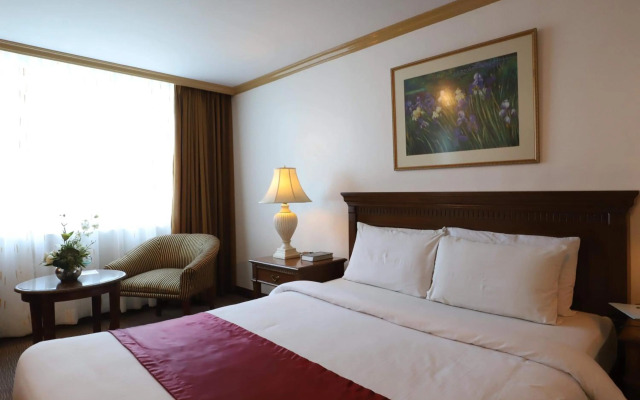 Tiara Oriental Hotel
