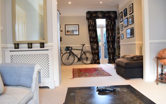 2 Bedroom House in Clapham Common